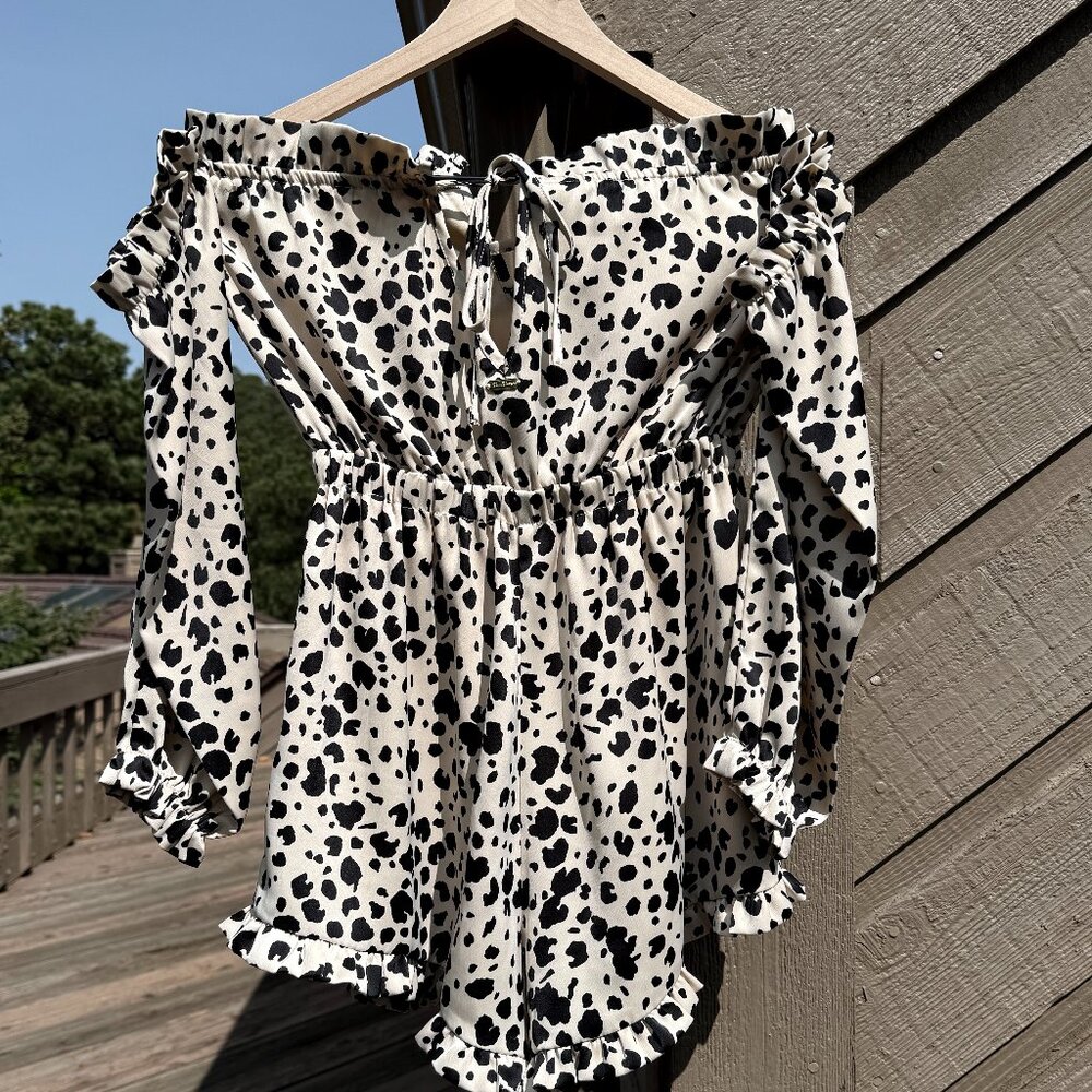 EUC Beach Bunny Off-Shoulder 3/4 Sleeve Tanner Leopard Romper - Picture 5 of 15